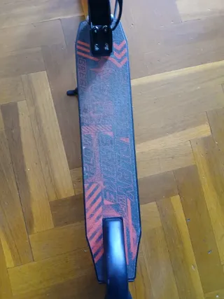 Patinete infantil con freno y luces