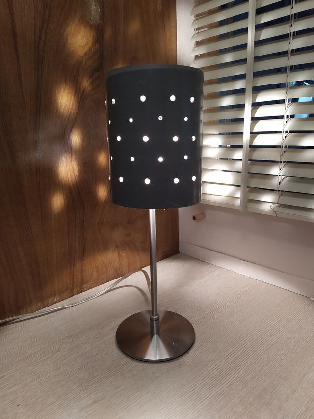 Lampada da comodino in PVC grigio