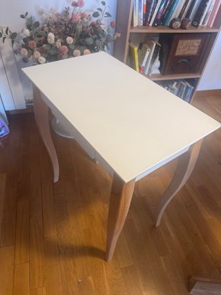 Escritorio blanco con cajón estilo nórdico