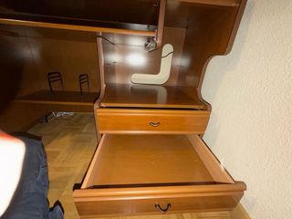 Mesa de oficina - balda teclado, ruedas, cajones.