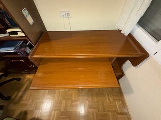 Mesa de oficina - balda teclado, ruedas, cajones.