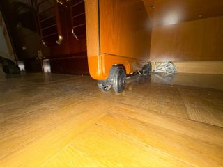 Mesa de oficina - balda teclado, ruedas, cajones.