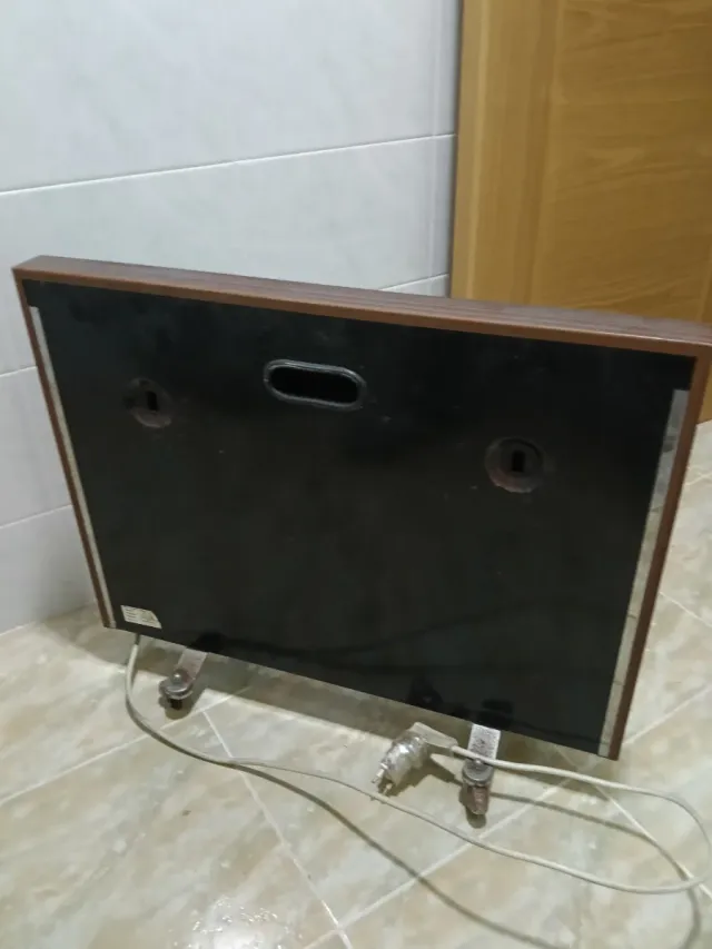 Estufa Eléctrica Beige y Marrón