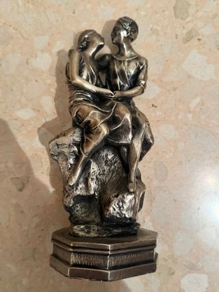 Escultura de metal y piedra J. Mayne