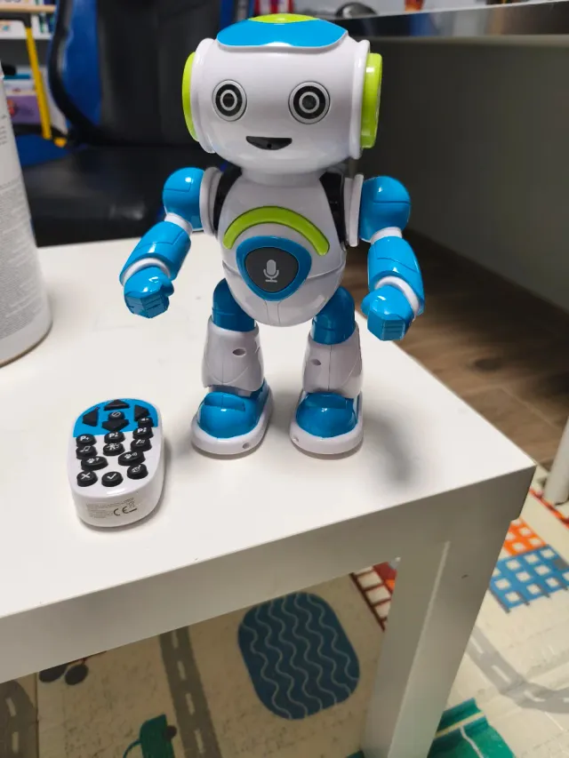 Robot inteligente con mando