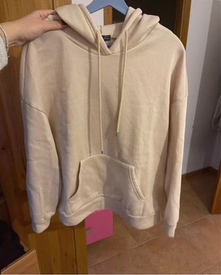 Sudadera beige con capucha