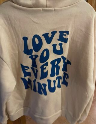 Sudadera beige con capucha