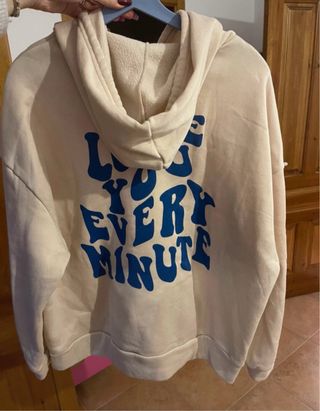 Sudadera beige con capucha