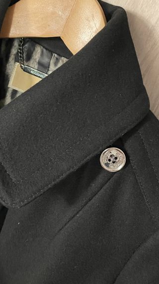 Elegante abrigo Michael Kors de lana negro