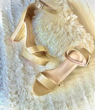 Zapatos de tacón dorados talla 37
