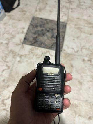 YAESU FT-50R funciona perfectamente muy cuidado.