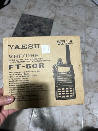 YAESU FT-50R funciona perfectamente muy cuidado.