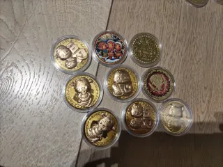 Lote de 31 monedas conmemorativas coleccionables