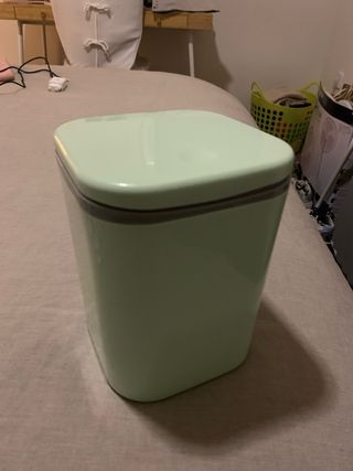 Cubo basura pequeño