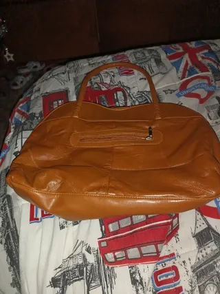 Bolso de piel marrón