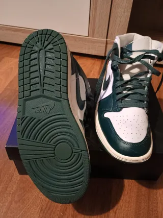 Zapatillas Jordan Verde y Blanco