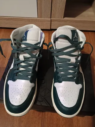 Zapatillas Jordan Verde y Blanco