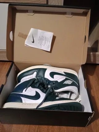 Zapatillas Jordan Verde y Blanco