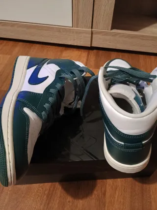 Zapatillas Jordan Verde y Blanco