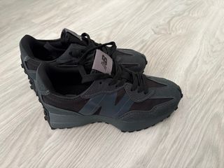 Zapatillas New Balance 327 Negro/Gris