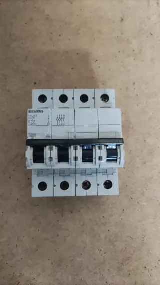 Interruptor Siemens 4x32A 5SJ66 MCB