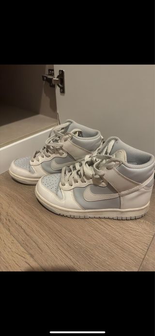 Nike Dunk High Gris y Blanco