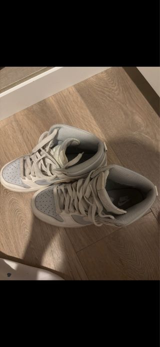 Nike Dunk High Gris y Blanco