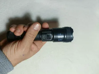 Linterna LED Negra Zoom