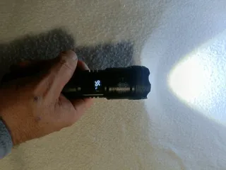 Linterna LED Negra Zoom