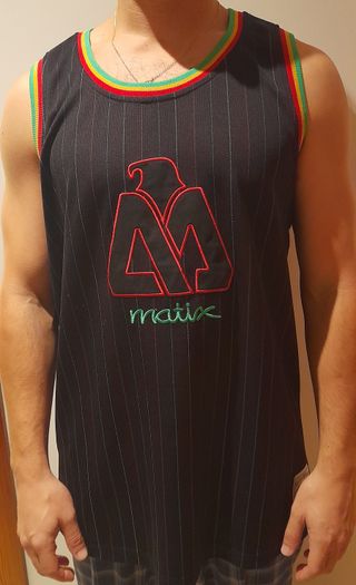 Camiseta Matix Negra con Logo y Rayas