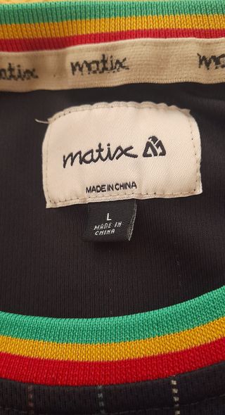 Camiseta Matix Negra con Logo y Rayas