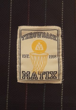 Camiseta Matix Negra con Logo y Rayas