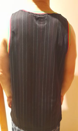 Camiseta Matix Negra con Logo y Rayas