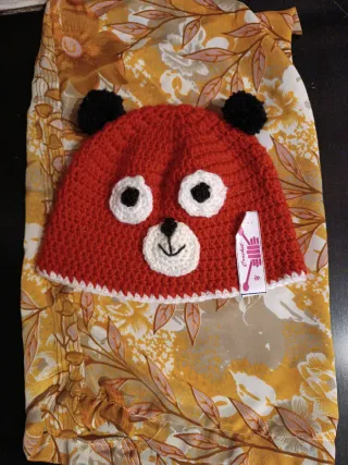 Berretto intessuto per bambini con orso