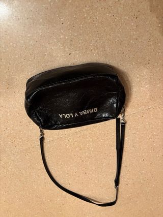 Bolso Bimba y Lola charol negro