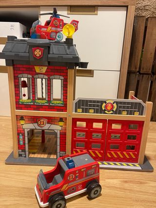Base de bomberos Hape de madera