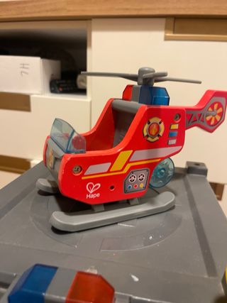 Base de bomberos Hape de madera