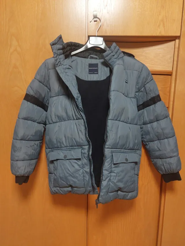 Abrigo acolchado niño azul. Mayoral.