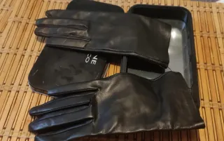 Guantes de piel negros