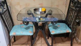 Tavolo in cristallo e 4 sedie in ferro battuto