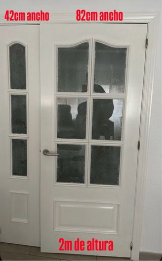 Puerta madera marrón leerle la descripción