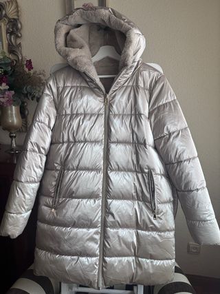 Abrigo reversible pelo metalizado dorado