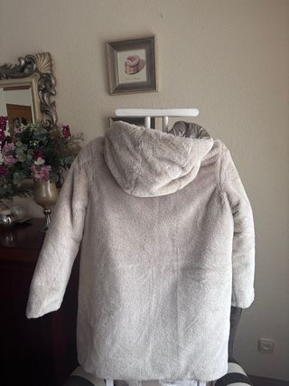 Abrigo reversible pelo metalizado dorado