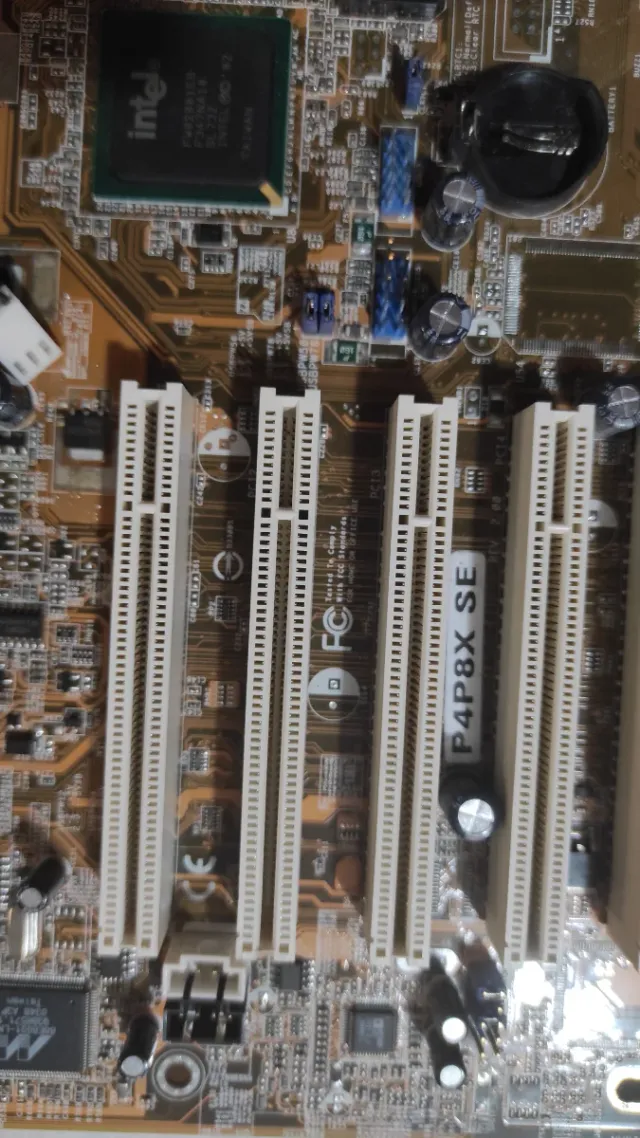 27- Placa base ASUS P4P8X SE Pentium IV