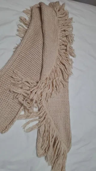 Bufanda beige con flecos