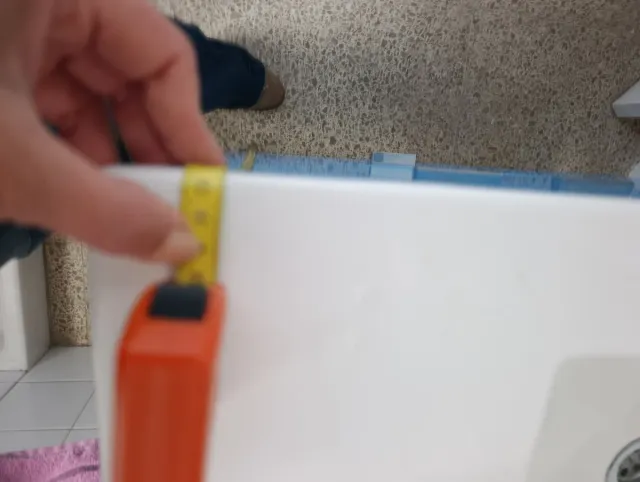 Mueble de baño azul y blanco