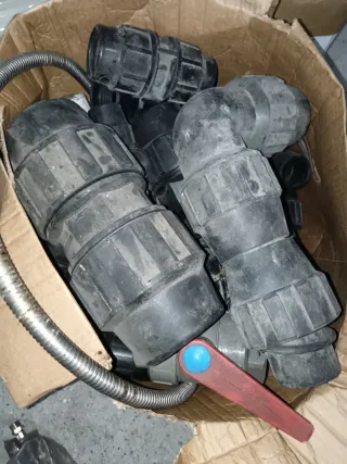 Restos de albañil: tuberías, accesorios