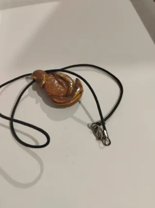 Colgante artesanal con piedra morada