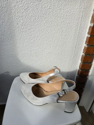 Zapatos de fiesta plateados tacón