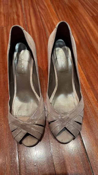 Zapatos de tacón Jonak dorados talla 40